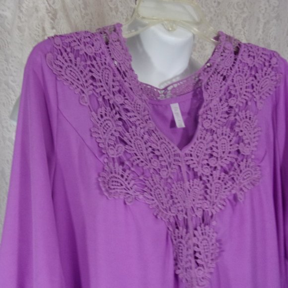 Fu. Gui. xing  Deep Lilac Tunic Blouse With Lace Trim  Easter Ready Plus 2X - Picture 2 of 7